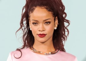 635946329720736579-1505588360_Rihanna-pink-art.jpg